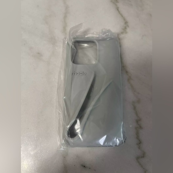 Rhode Hailey Bieber Lip Phone Case iPhone 15 PRO - NEW - NIB in Hand - Picture 3 of 5